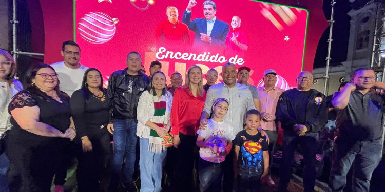 Alcalde de Cabimas encendió la Navidad en la Avenida Independencia 1 IMG 20251208 WA0056