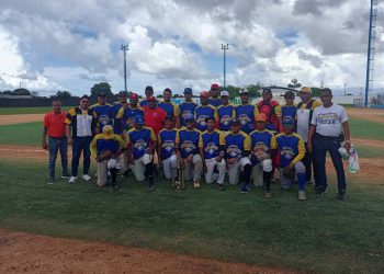 La Pelotera alza la copa 265 aniversario de Maturín en el lanzamiento de la LIBOR U-21 4 IMG 20251208 WA0105