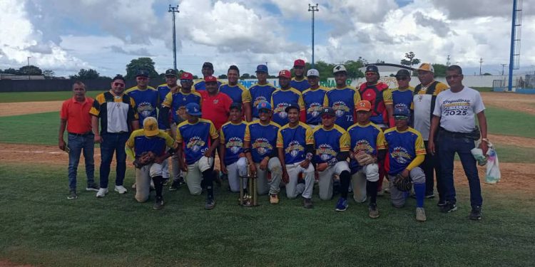 La Pelotera alza la copa 265 aniversario de Maturín en el lanzamiento de la LIBOR U-21 1 IMG 20251208 WA0105