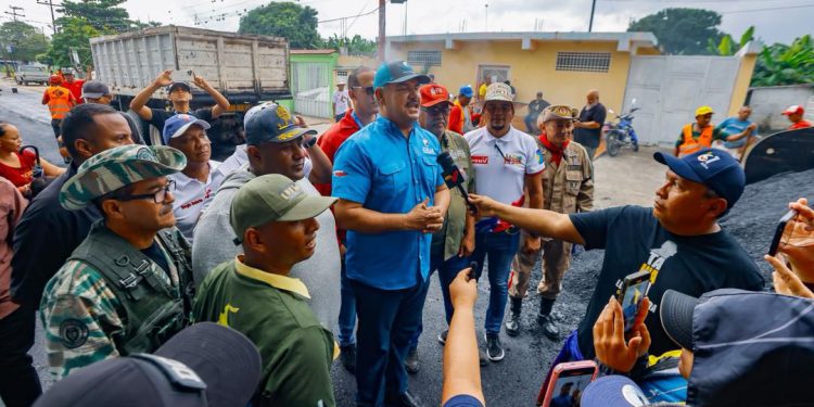 Gira de trabajo del gobernador Caldera en municipio Sucre incluyó salud, asfaltado y educación 1 IMG 20251211 WA0016