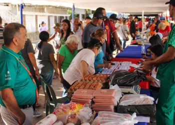 Más de 110 toneladas de alimentos distribuidas en Jornadas de Mercados Populares organizadas por Alcaldía de Maracaibo 6 IMG 20251213 WA0098