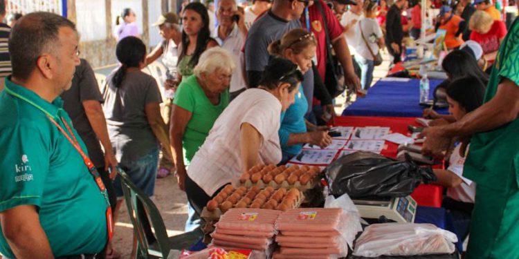 Más de 110 toneladas de alimentos distribuidas en Jornadas de Mercados Populares organizadas por Alcaldía de Maracaibo 1 IMG 20251213 WA0098