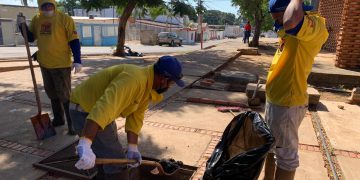 ¡Dos semanas de full limpieza! Alcaldía de Maracaibo ejecuta mantenimiento de drenajes en mercados municipales 11 IMG 20251215 WA0230