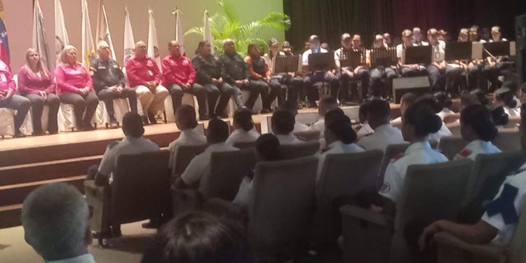UNES Zulia celebró acto solemne de ascenso de estudiantes del Período I-2025 1 IMG 20251215 WA0246