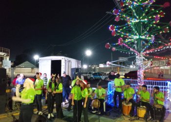 Alcaldía de Cabimas y Poder Popular rescatan tradición de encendido de arbolito en la Av. Andrés Bello 2 IMG 20251219 WA0021