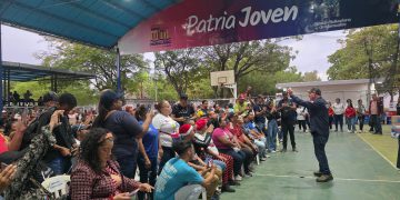 Alcalde Di Martino lanza programa "Botica Comunal" pionero en el país para dotar con medicamentos a salas de autogobierno 13 IMG 20251220 WA0155