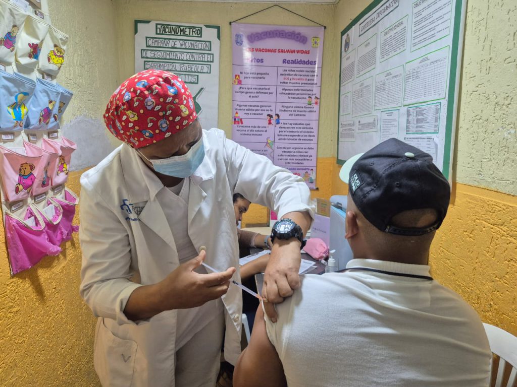 IMSASUR activa jornadas de vacunación contra la hepatitis B en San Francisco 2 1001355847