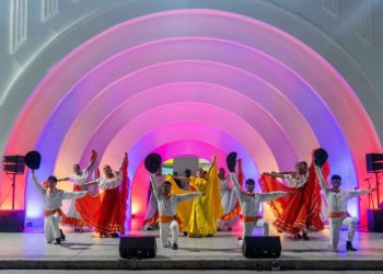 Marabinos  celebraron el ritmo del Joropo en la plaza La República