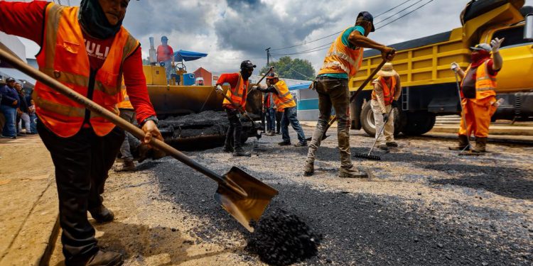 Gobernador Luis Caldera inicia Plan de Asfaltado en San José de Perijá en el día de su patrono