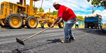 Inicia asfaltado en comuna añú de Santa Rosa de Agua