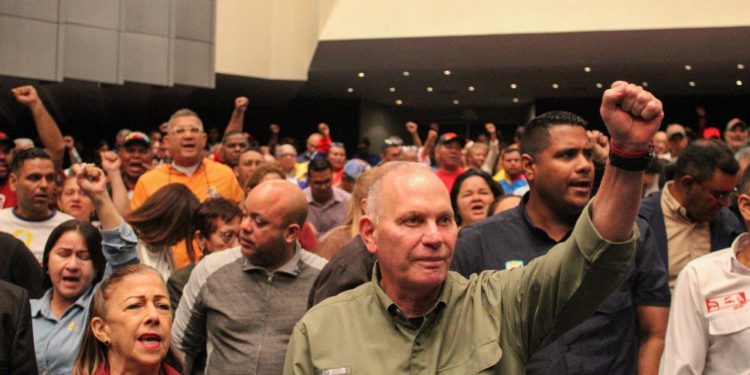 Alcalde Di Martino: «Unidos en paz y oración por nuestro presidente Maduro y Cilia Flores»