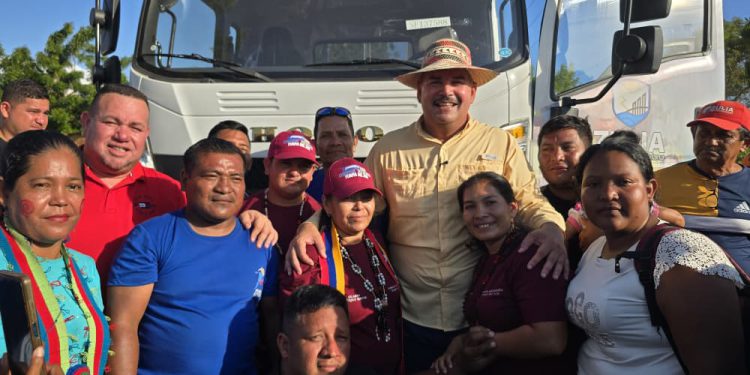 Gobernación del Zulia impulsa nueva gobernanza territorial  con una asamblea y dotación a tres comunas