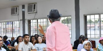 LAUICOM contará con estudios gratuitos de pregrado en Comunicación Política 12 LAUICOM contará con estudios gratuitos de pregrado en Comunicación Política