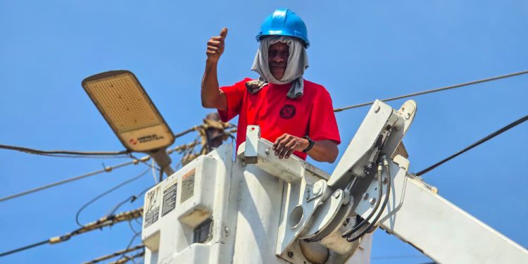 Gobernación del Zulia ilumina 11 territorios comunales con la instalación de 700 luminarias 1 Gobernación del Zulia ilumina 11 territorios comunales con la instalación de 700 luminarias