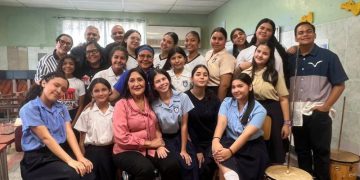 Escuela de Gaita “Lenin Pulgar” recibió charla de la solista Mitzi de Peralta 12 Escuela de Gaita “Lenin Pulgar” recibió charla de la solista Mitzi de Peralta