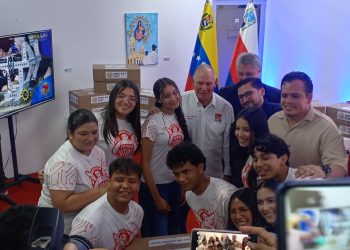 ​Alcaldía de Maracaibo impulsa el futuro tecnológico con entrega de kits de robótica a 15 liceos