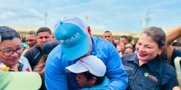 Gobernador Caldera inaugura auditorio y entrega flota operativa en municipio Simón Bolívar