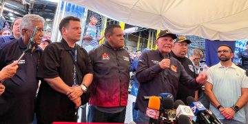 Alcalde Di Martino entrega ayudas a comerciantes afectados por incendio en “Callejón de los Pobres”