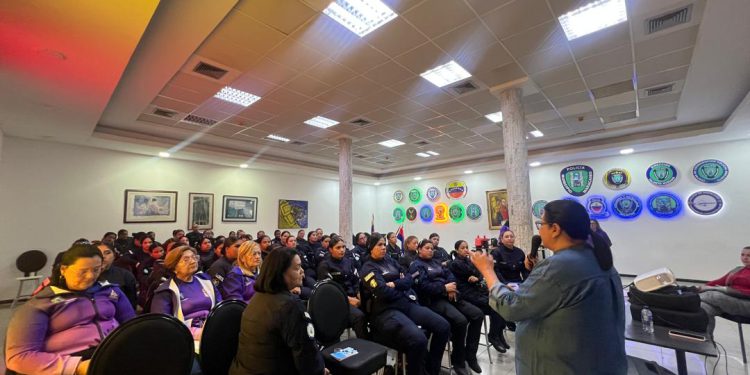 Taller “Rutas de Atención y Derivaciones Seguras” dictaron a funcionarias de Polimaracaibo