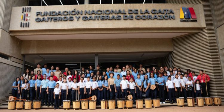 Fundación Nacional de la Gaita dota de instrumentos a agrupaciones de la Costa Oriental del Lago