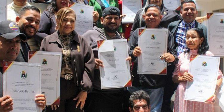 Más de 70 comunicadores populares homenajeados por la Gobernación y CLEZ 1 Más de 70 comunicadores populares homenajeados por la Gobernación y CLEZ