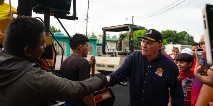 Inició rehabilitación vial en comunidades con la colocación de 7500 toneladas de asfalto en Los Aceitunos