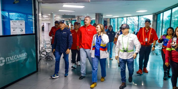 Ministra Jacqueline Farías inspeccionó trabajos de reacondicionamiento del Aeropuerto La Chinita en Maracaibo