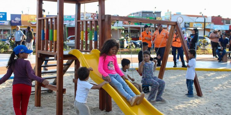 Alcalde Di Martino: “Al recuperar una plaza se activa movimiento económico en su punto y círculo”