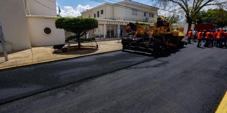 Gobernación del Zulia rehabilita accesos viales a la Facultad de Medicina Plaza y a Maternidad Castillo Plaza