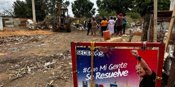 Cuadrillas  de limpieza municipal elimina montaña de desechos en el sector Hato Escondido