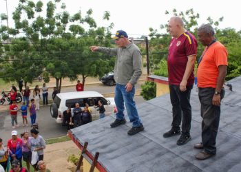 Alcaldía de Maracaibo impermeabiliza 16 viviendas de Altos de Sol Amada IV