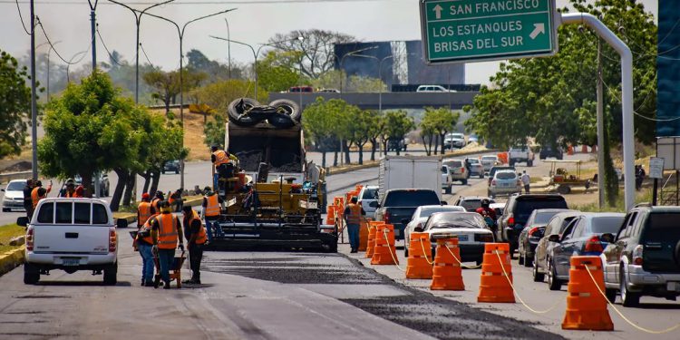 Plan Estadal de Vialidad supera las 445 mil toneladas de asfalto en menos de un año de gestión del gobernador Caldera