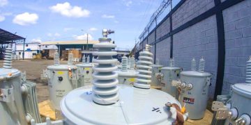 Gobernación del Zulia y Corpoelec distribuyen 16 transformadores en el Sur del Lago