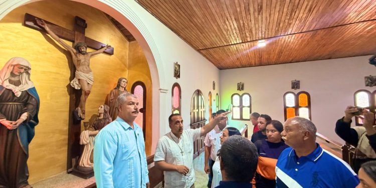 Gobernador Caldera entrega aporte para rehabilitar templo Nuestra Señora de Fátima en Bachaquero