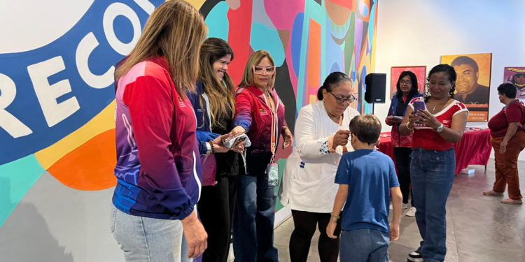 Programa Santa Lucía entregó 70 pares de lentes a niños y jóvenes de Maracaibo