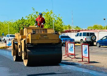 Gobernador Caldera despliega Plan Estadal de Asfaltado con 2.500 toneladas en las adyacencias del Puente sobre el Lago