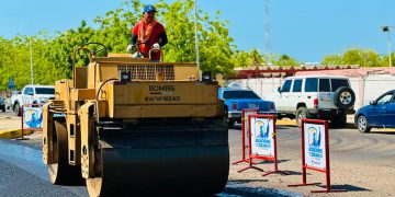 Gobernador Caldera despliega Plan Estadal de Asfaltado con 2.500 toneladas en las adyacencias del Puente sobre el Lago