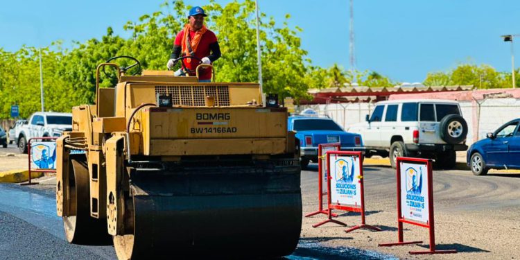Gobernador Caldera despliega Plan Estadal de Asfaltado con 2.500 toneladas en las adyacencias del Puente sobre el Lago