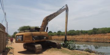 Realizan operativo de limpieza en el Puente Espuma del barrio Etnia Guajira