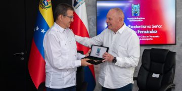 Alcalde Di Martino entregó llaves de Maracaibo al Embajador de Cuba en Venezuela