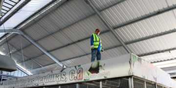 Impermeabilizado el techo de la fachada del Mercado Santa Rosalía