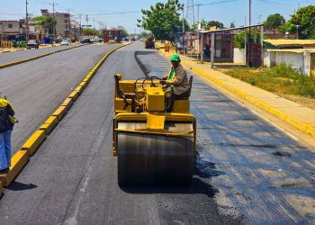 Gobernador Luis Caldera inspecciona asfaltado en la circunvalación 3