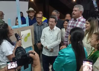 Gobernador Caldera dignifica a 170 adultos mayores del Zulia con entrega de certificados de formación artística