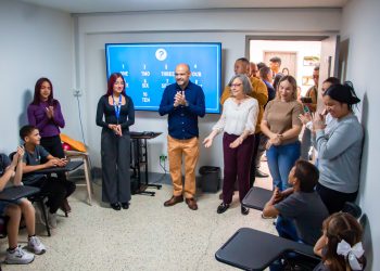 Alcaldía de San Francisco establece convenio con Cevaz para becas de estudio bilingüe