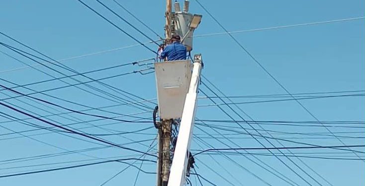 Sustituyen luminarias en las parroquias San Benito y La Rosa de Cabimas