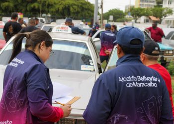 Alcaldía de Maracaibo formaliza a los transportistas con la colocación de códigos QR