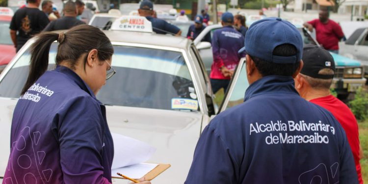 Alcaldía de Maracaibo formaliza a los transportistas con la colocación de códigos QR