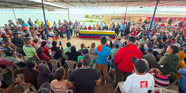 Gobernador Caldera y ministro Loyo activan agenda  de 12 acciones en asamblea de pescadores en Barranquitas