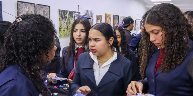 Más de 600 jóvenes participaron en Expo Orientación Vocacional universitaria 1 Más de 600 jóvenes participaron en Expo Orientación Vocacional universitaria
