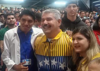 8 mil jóvenes zulianos cursan estudios universitarios con la ayuda del Gobernador Luis Caldera